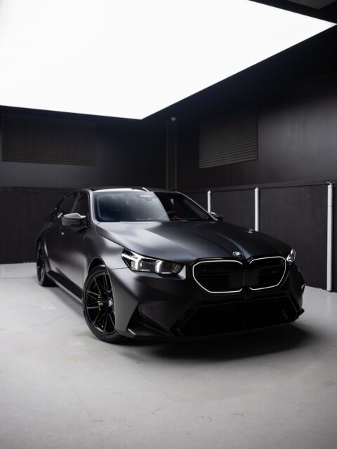 Najnowsze BMW M5 w kolorze Frozen Deep Grey zostało kompleksowo zabezpieczone bezbarwną folią ochronną PPF od @primeppf w pakiecie FULL BODY! 

To najlepszy sposób na zachowanie perfekcyjnego wyglądu i ochronę przed uszkodzeniami na długie lata.

#bmw #bmwm5 #ppf #detailinglife #carspa