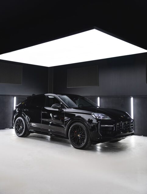 Najnowsze Porsche Cayenne GTS zostało kompleksowo zabezpieczone bezbarwną folią ochronną PPF od @primeppf w pakiecie FULL BODY! 

To najlepszy sposób na zachowanie perfekcyjnego wyglądu i ochronę przed uszkodzeniami na długie lata.

#porsche #cayenne #carspa #detailing #ppf